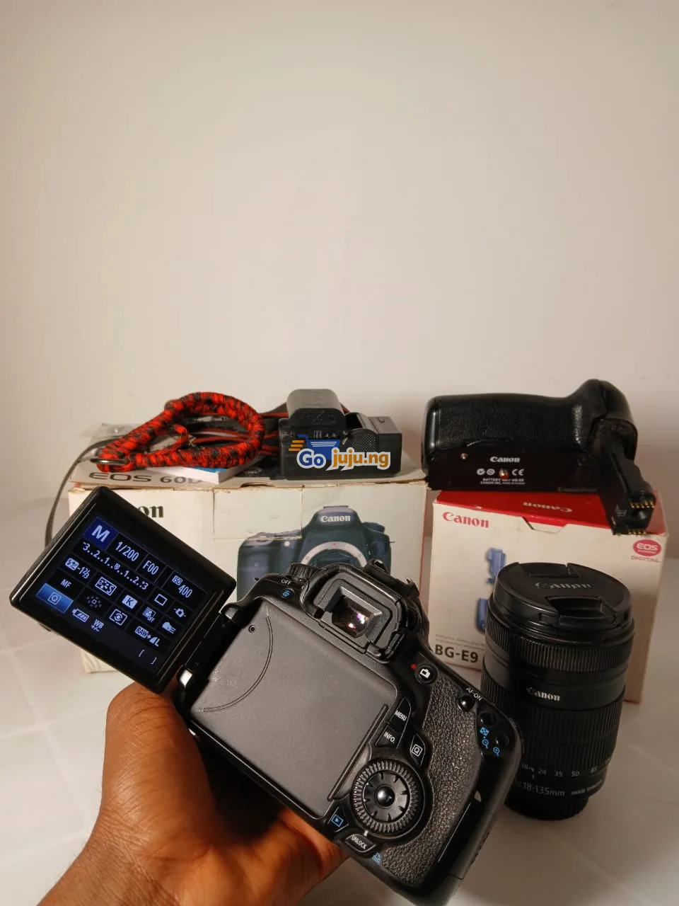 CANON EOS 60D CAMERA + EF-S 18-135mm f/3.5-5.6 IS LENS and Battery Grip, 2 batteries/charger, Durable Wrist strap.   Everything is working perfectly